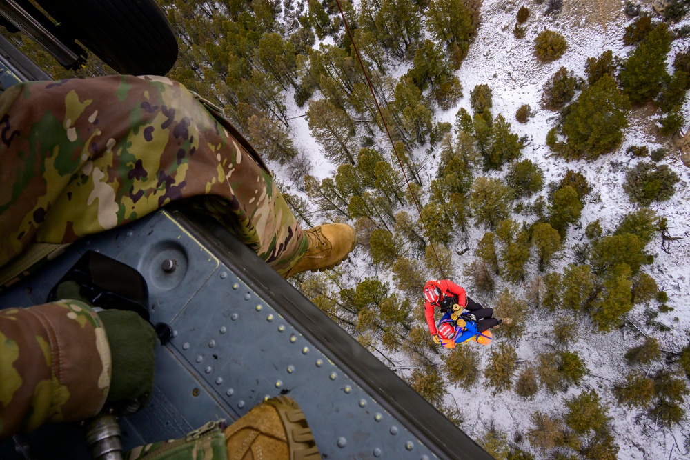 Wyoming Army Aviation teams and Big Horn County Serach and Rescue team perform hoist training