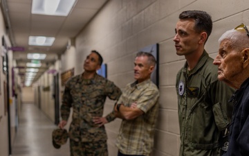 Vietnam Veteran Visits VMM-364