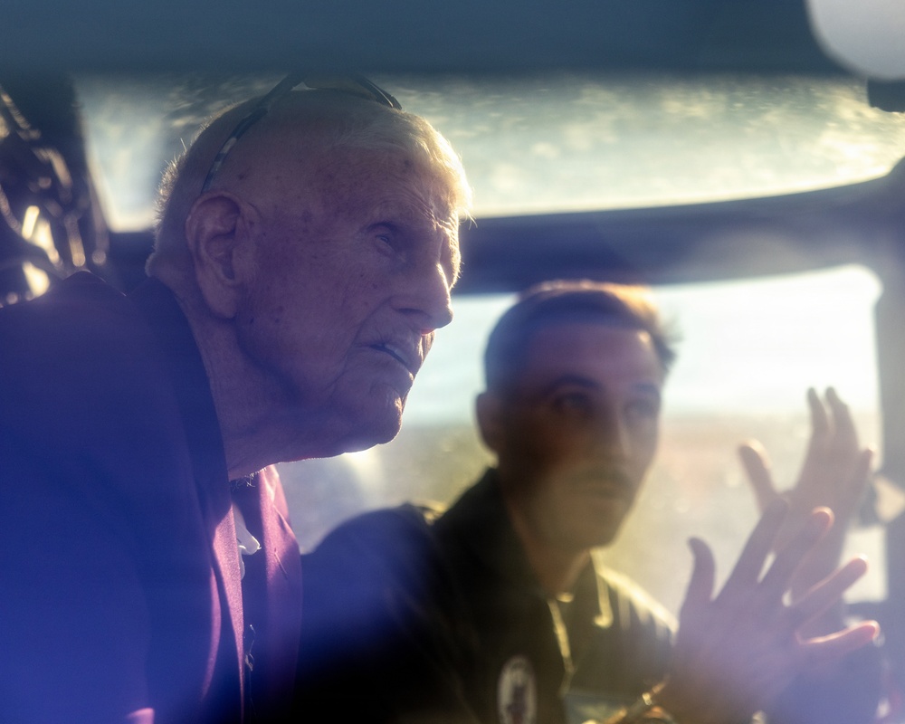 Plank holder Capt. Nelson J. Baker Visits VMM-364 Purple Foxes