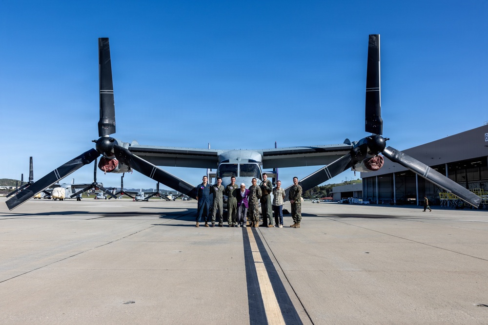 Plank holder Capt. Nelson J. Baker Visits VMM-364 Purple Foxes