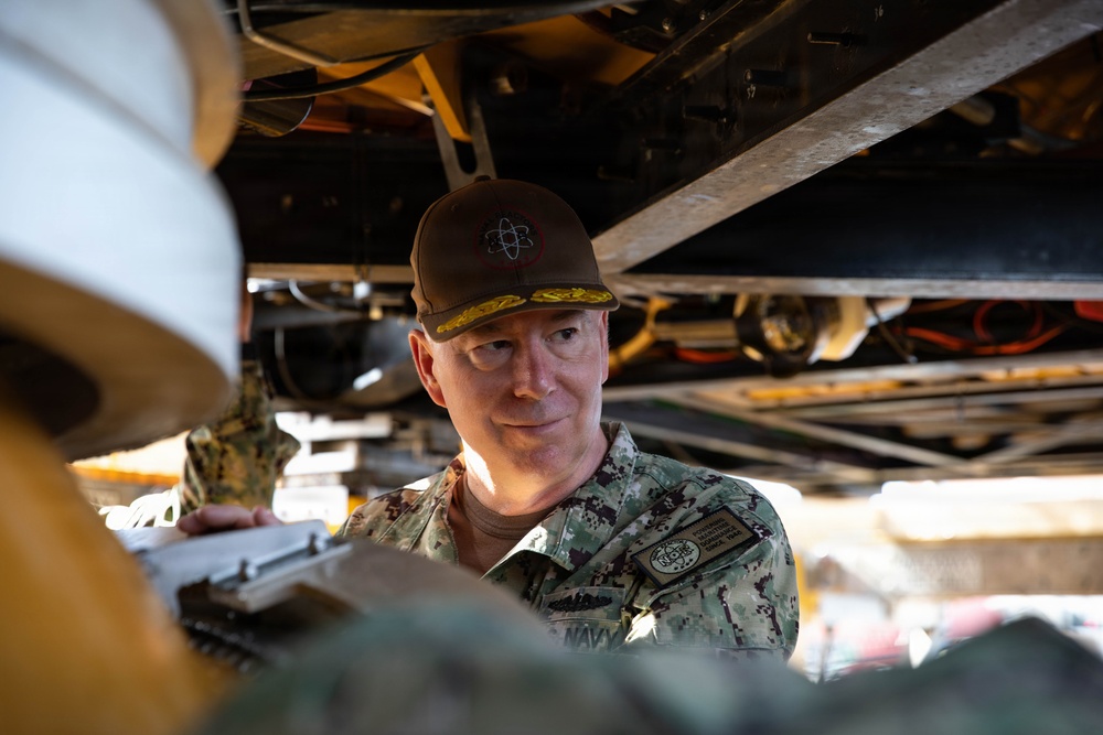 NAVSEA 08 Visit to Undersea Rescue Command