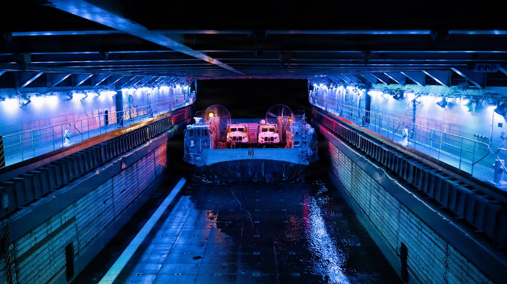 Task Force Ashland, USS Ashland Conduct In-Stream Onload with LCACs