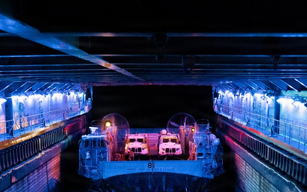 Task Force Ashland, USS Ashland Conduct In-Stream Onload with LCACs