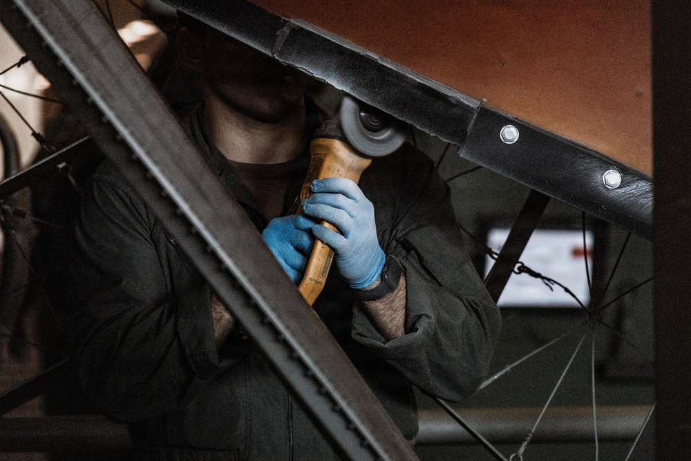 CLB 11 Marines, Assault Craft Unit 5 Sailors disembark from USS Portland