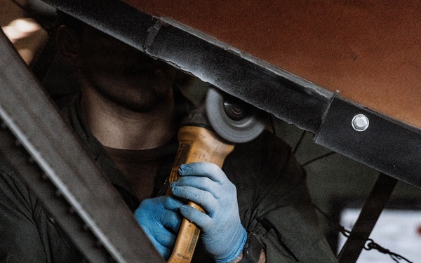 CLB 11 Marines, Assault Craft Unit 5 Sailors disembark from USS Portland