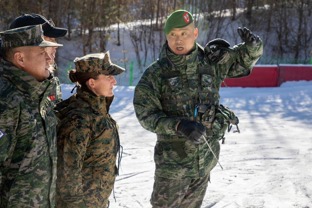 Commander of Marine Forces Korea and ROK Marine Corps Commandant Conduct Battlefield Circulation
