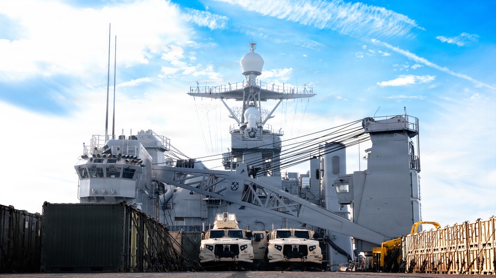USS Ashland Conducts CIWS Live Fire