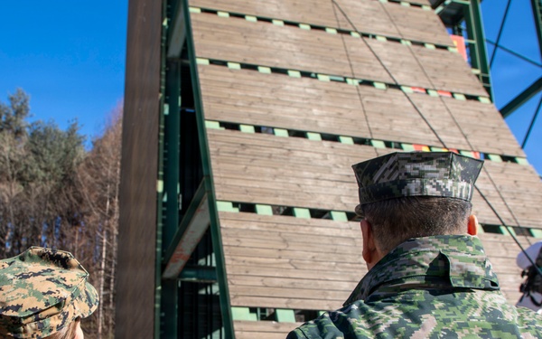 Commander of Marine Forces Korea and ROK Marine Corps Commandant Conduct Battlefield Circulation