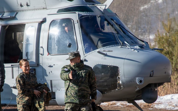 Commander of Marine Forces Korea and ROK Marine Corps Commandant Conduct Battlefield Circulation
