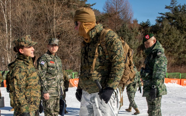 Commander of Marine Forces Korea and ROK Marine Corps Commandant Conduct Battlefield Circulation