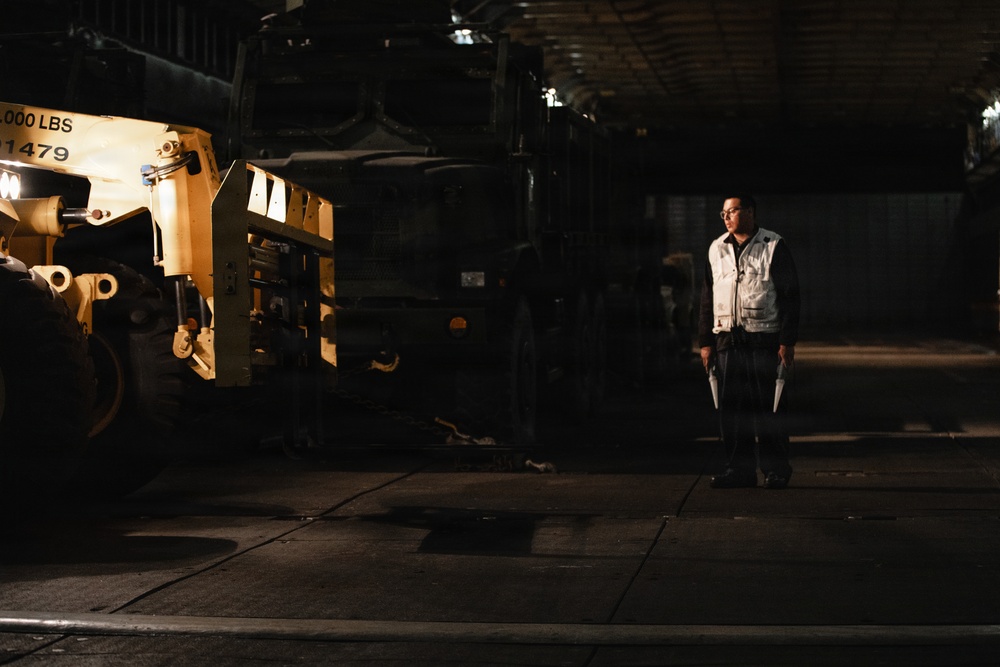 Task Force Ashland, USS Ashland Conduct In-Stream Onload with LCACs