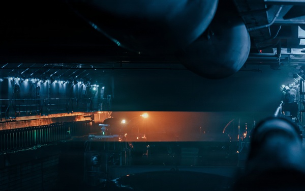 Task Force Ashland, USS Ashland Conduct In-Stream Onload with LCACs