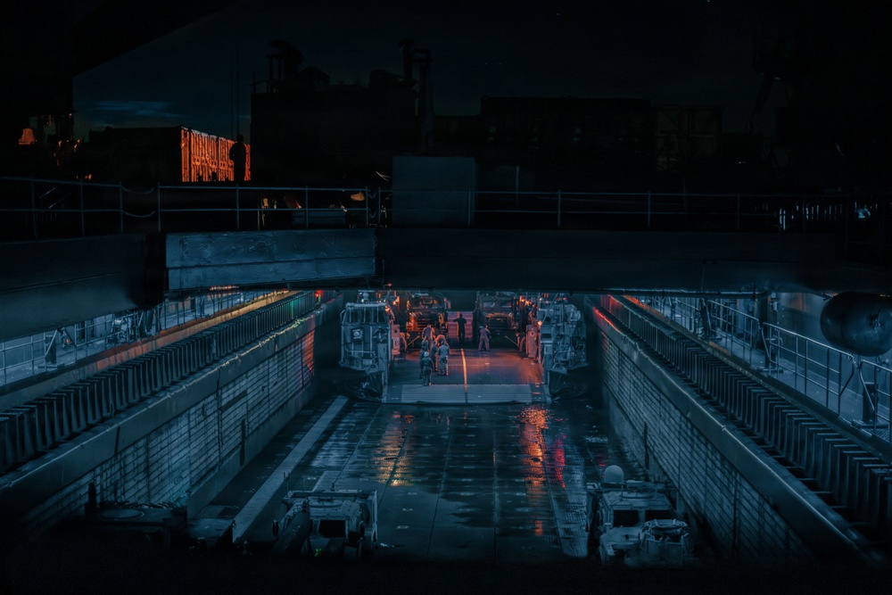 Task Force Ashland, USS Ashland Conduct In-Stream Onload with LCACs