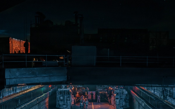 Task Force Ashland, USS Ashland Conduct In-Stream Onload with LCACs