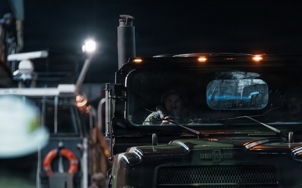 Task Force Ashland, USS Ashland Conduct In-Stream Onload with LCACs