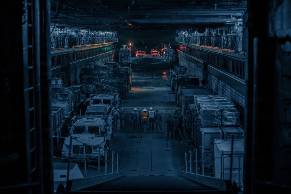 Task Force Ashland, USS Ashland Conduct In-Stream Onload with LCACs