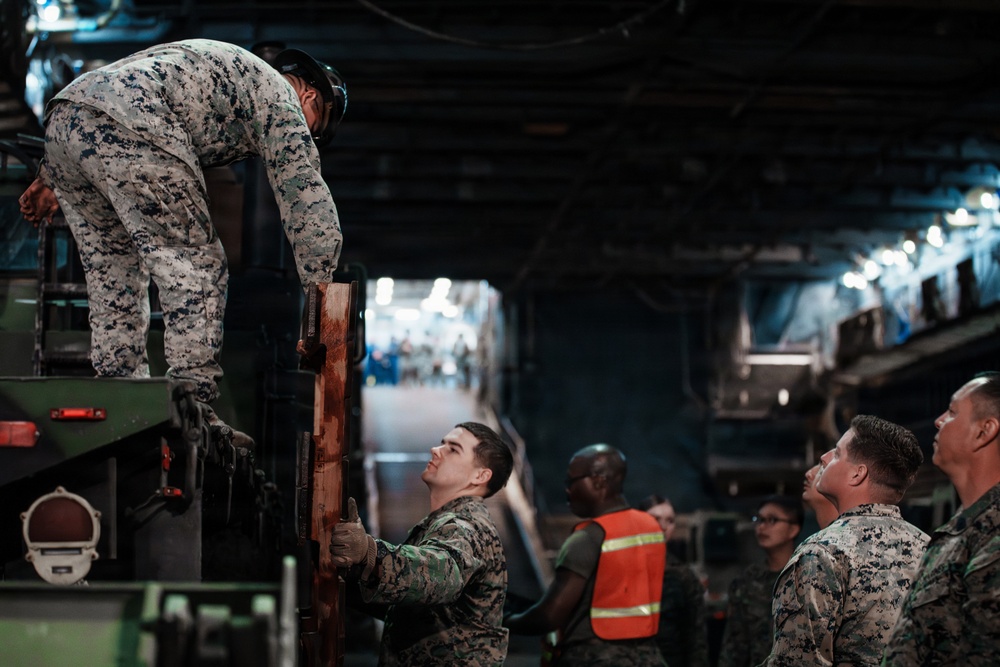 Task Force Ashland, USS Ashland Conduct In-Stream Onload with LCACs
