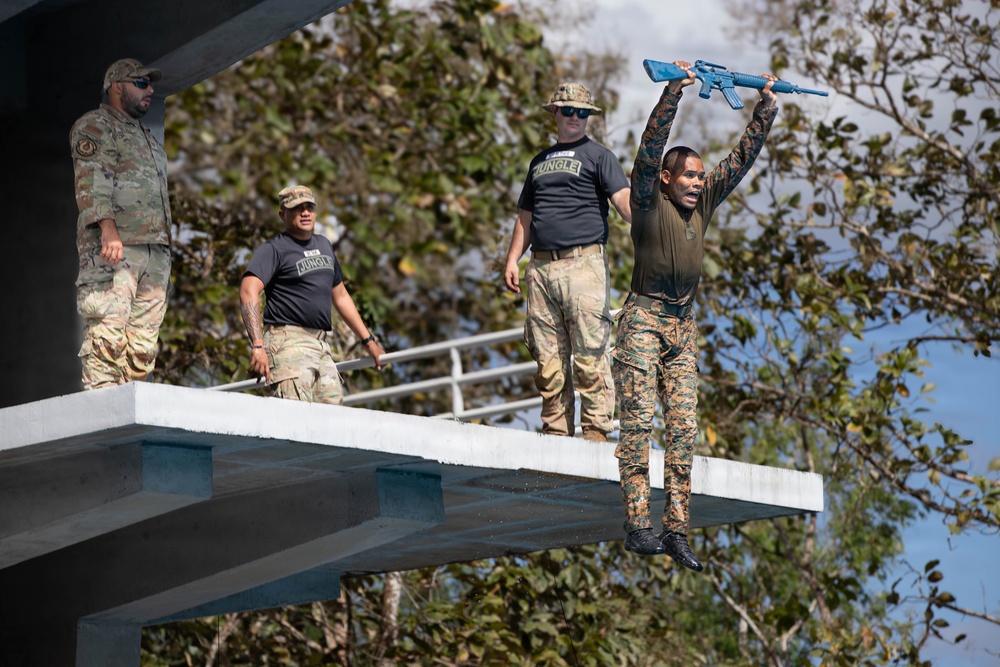 Jungle Students Begin Water Survival Training at Fort Sherman