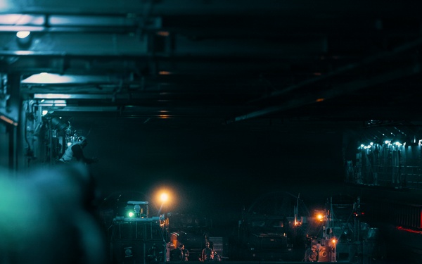 Task Force Ashland, USS Ashland Conduct In-Stream Onload with LCACs