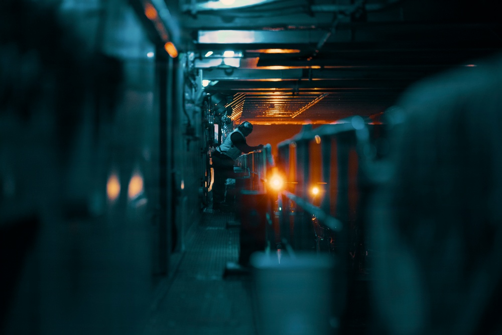 Task Force Ashland, USS Ashland Conduct In-Stream Onload with LCACs