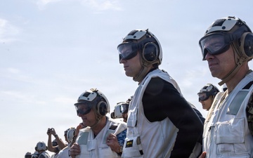 CENTCOM Commander Visits Aircraft Carrier in Arabian Sea