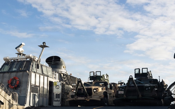 31st MEU | LAR and CAAT integrated section attacks