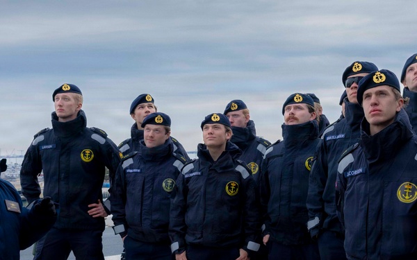 Kearsarge Conducts Tour For Norweigan Midshipmen