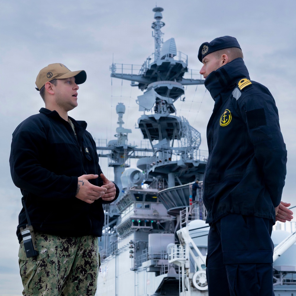 Kearsarge Conducts Tour For Norweigan Midshipmen