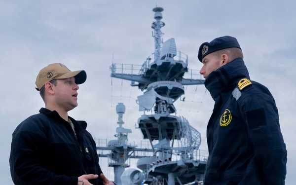 Kearsarge Conducts Tour For Norweigan Midshipmen