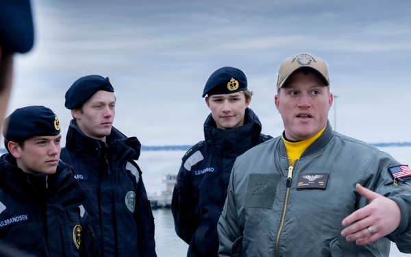 Kearsarge Conducts Tour For Norweigan Midshipmen