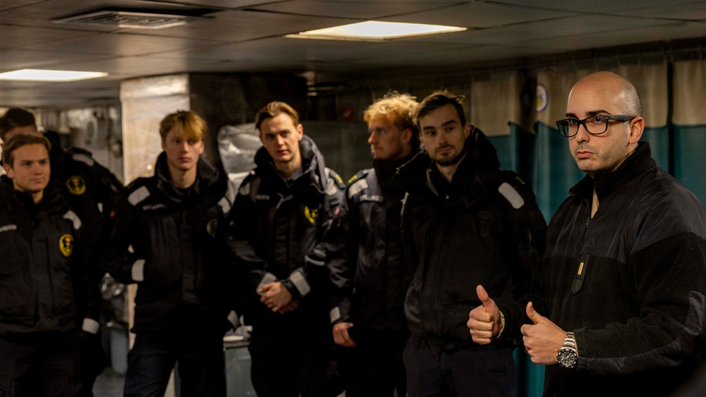 Kearsarge Conducts Tour For Norweigan Midshipmen