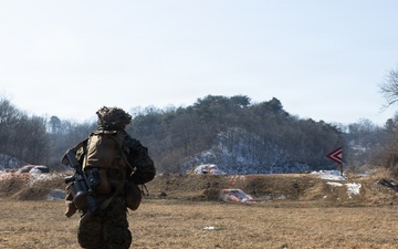 Marines Conduct Live Fire Team Attacks during Korea Viper 26.2