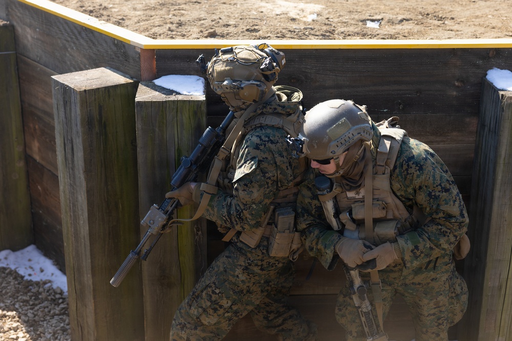 Marines Conduct Live Fire Team Attacks during Korea Viper 26.2