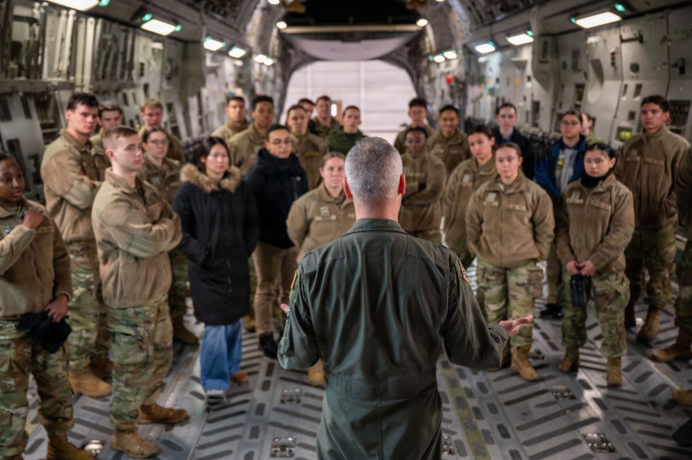 University of Pittsburgh ROTC tours the 911th AW