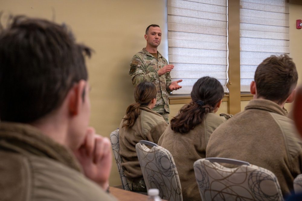 University of Pittsburgh ROTC tours the 911th AW