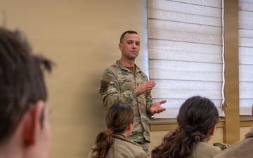University of Pittsburgh ROTC tours the 911th AW