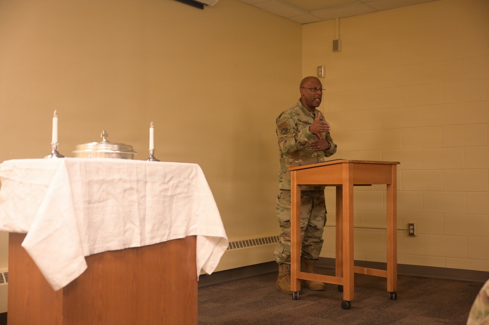 Lt. Col. Joseph Branch delivers final chapel service at 178th Wing