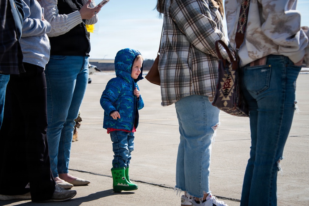 Illinois Army National Guard Soldiers Return Home After Middle East Deployment