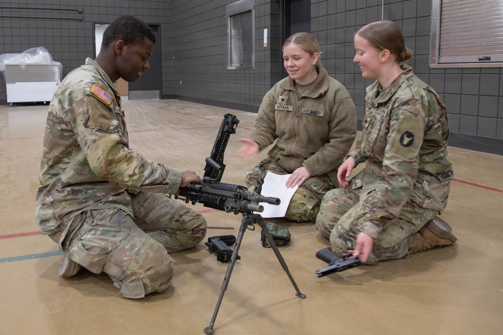 1st Armored Combat Brigade conducted a M429 Squad Automatic Weapon system class