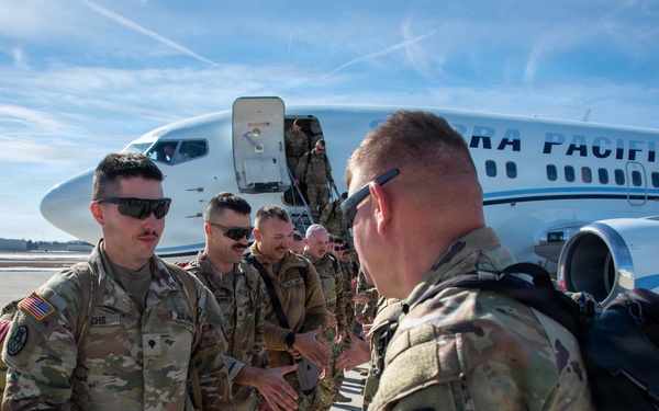 Illinois Army National Guard Soldiers Return Home After Middle East Deployment