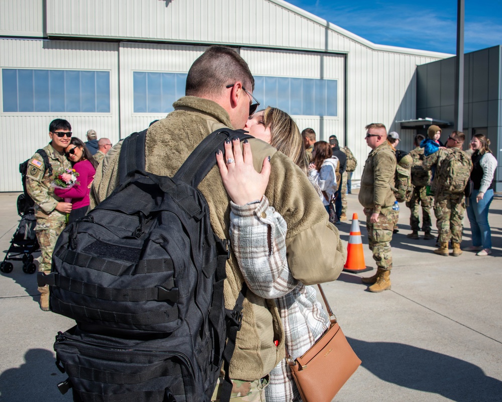 Illinois Army National Guard Soldiers Return Home After Middle East Deployment