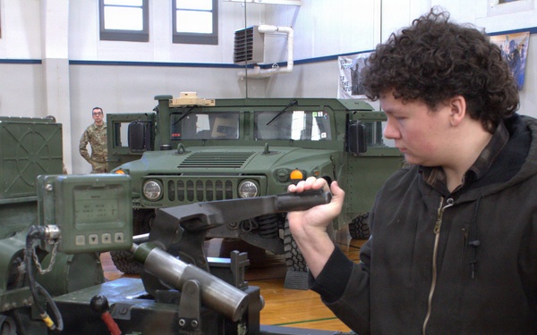 Illinois Army National Guard Field Artillery Unit Holds Open House in Sycamore
