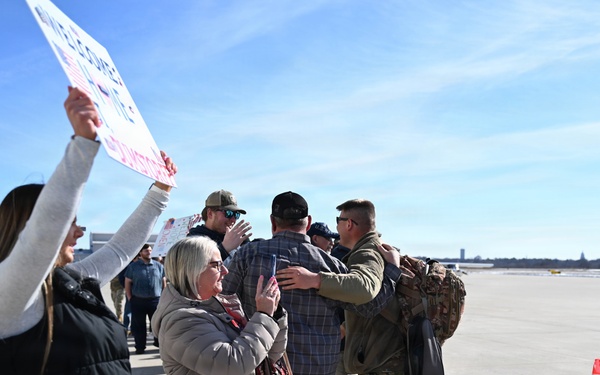 Illinois Army National Guard Engineer Soldiers Return from Middle East Deployment