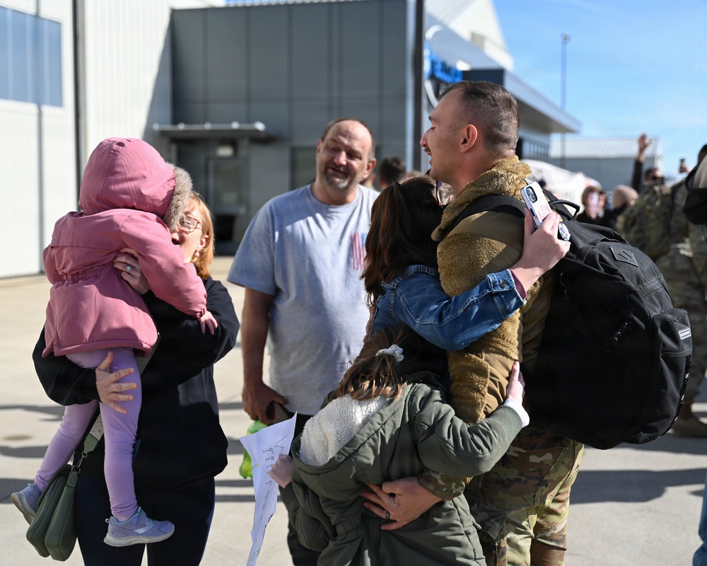 Illinois Army National Guard Engineer Soldiers Return from Middle East Deployment