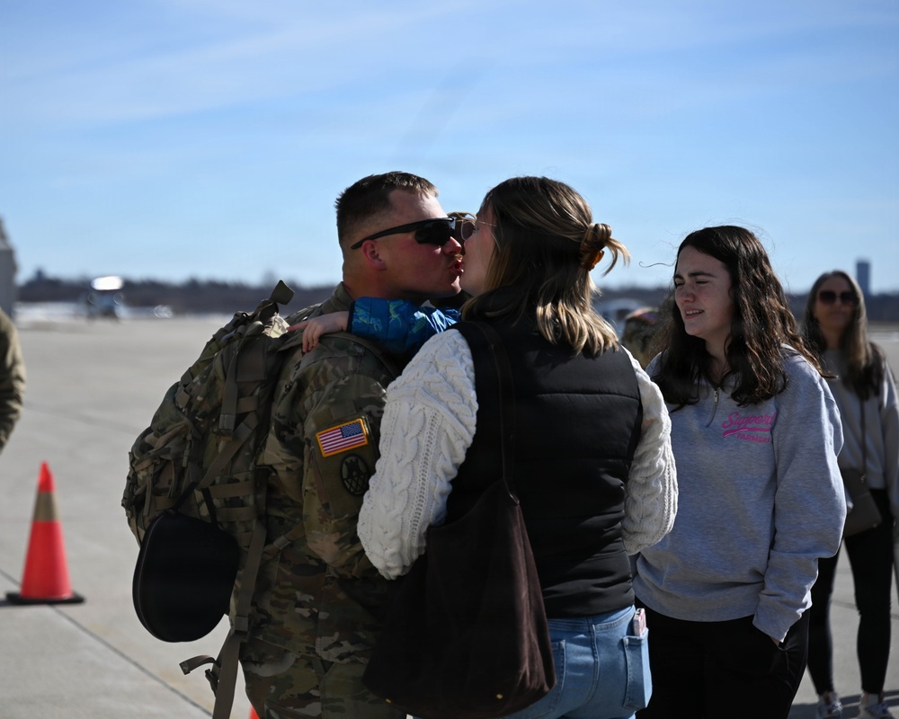 Illinois Army National Guard Engineer Soldiers Return from Middle East Deployment