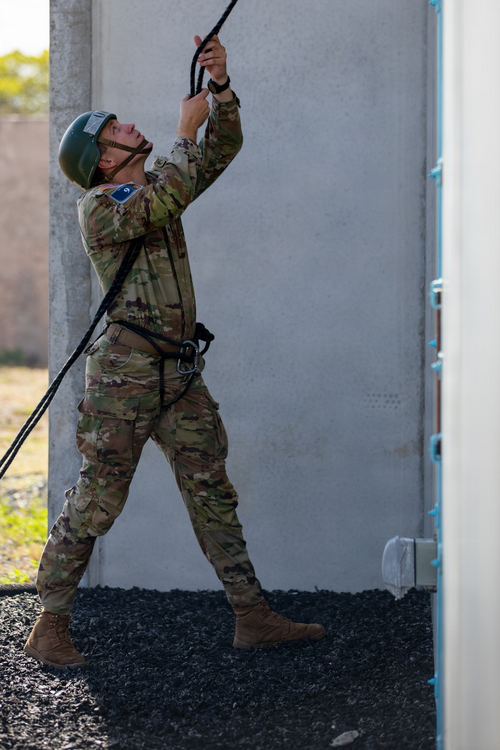 U.S. Army Soldiers conduct Air Assault training across Oahu