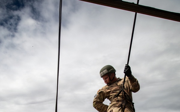 U.S. Army Soldiers conduct Air Assault training across Oahu