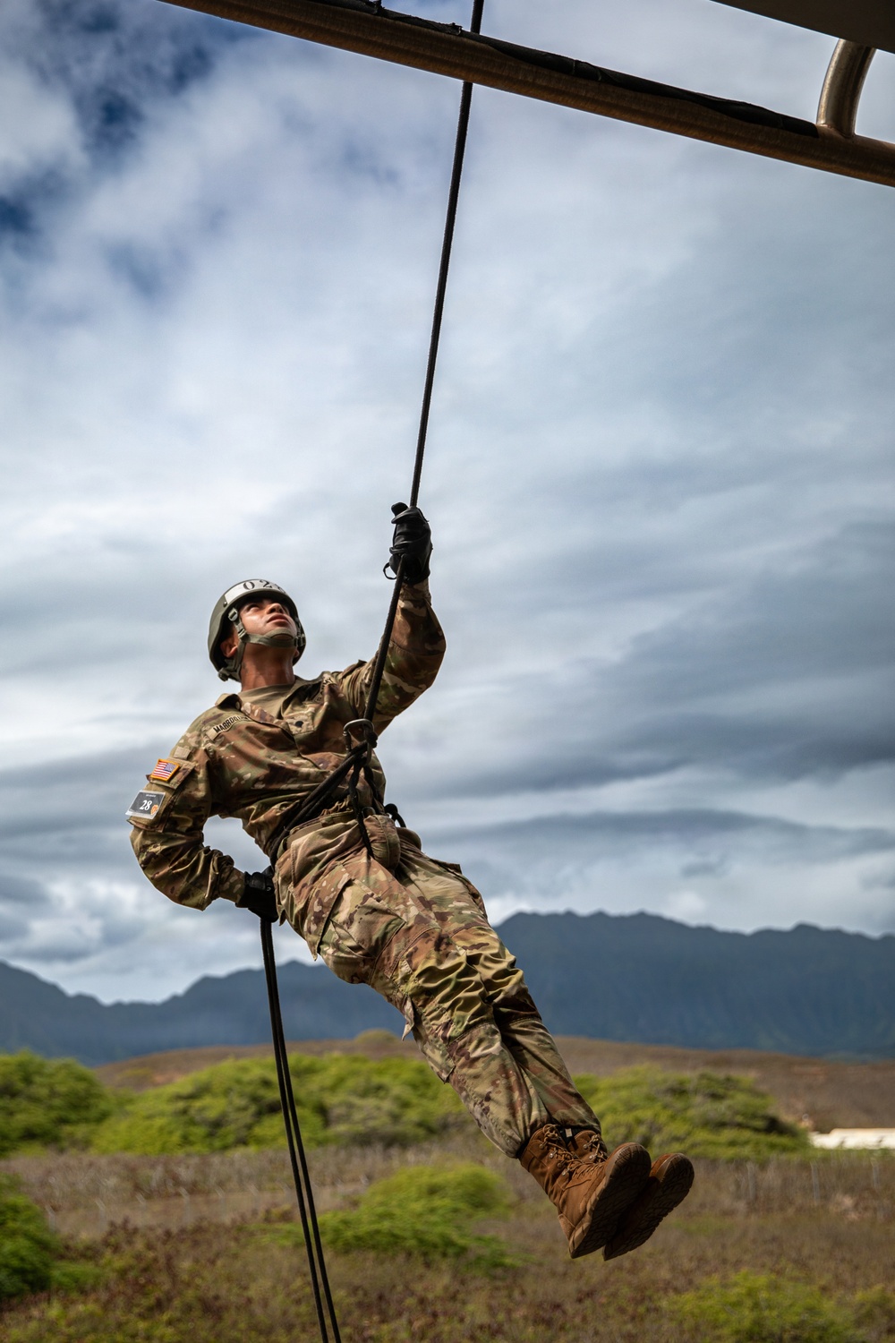 U.S. Army Soldiers conduct Air Assault training across Oahu