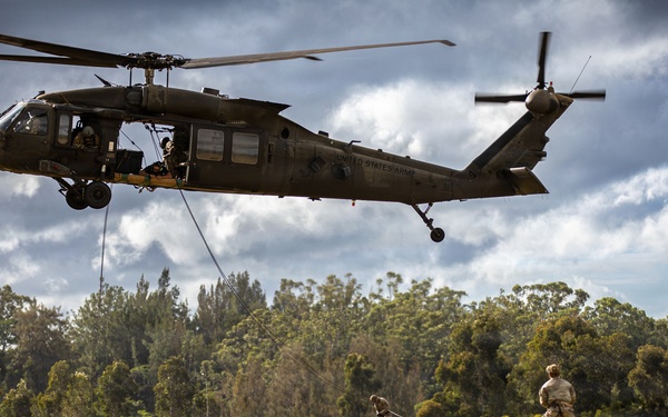 U.S. Army Soldiers conduct Air Assault training across Oahu