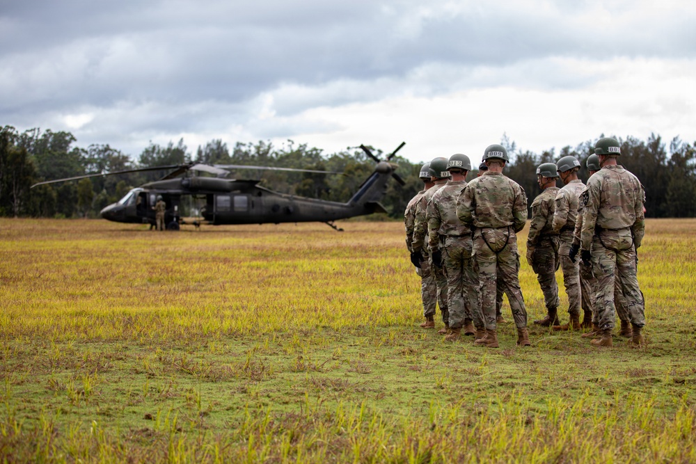 U.S. Army Soldiers conduct Air Assault training across Oahu